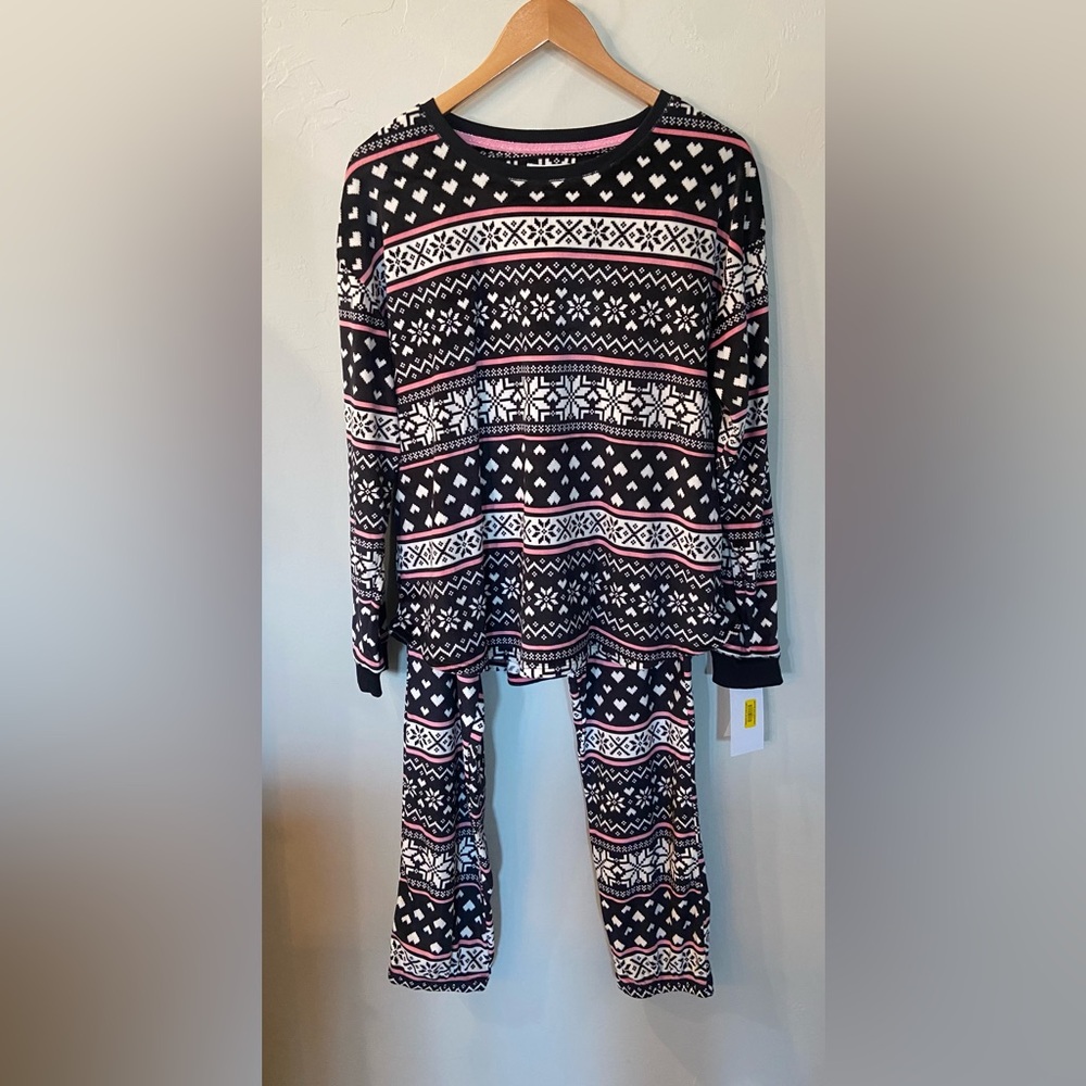 NWT Kenzie Women’s Pajamas Top amd Matching Pant - Picture 1 of 5